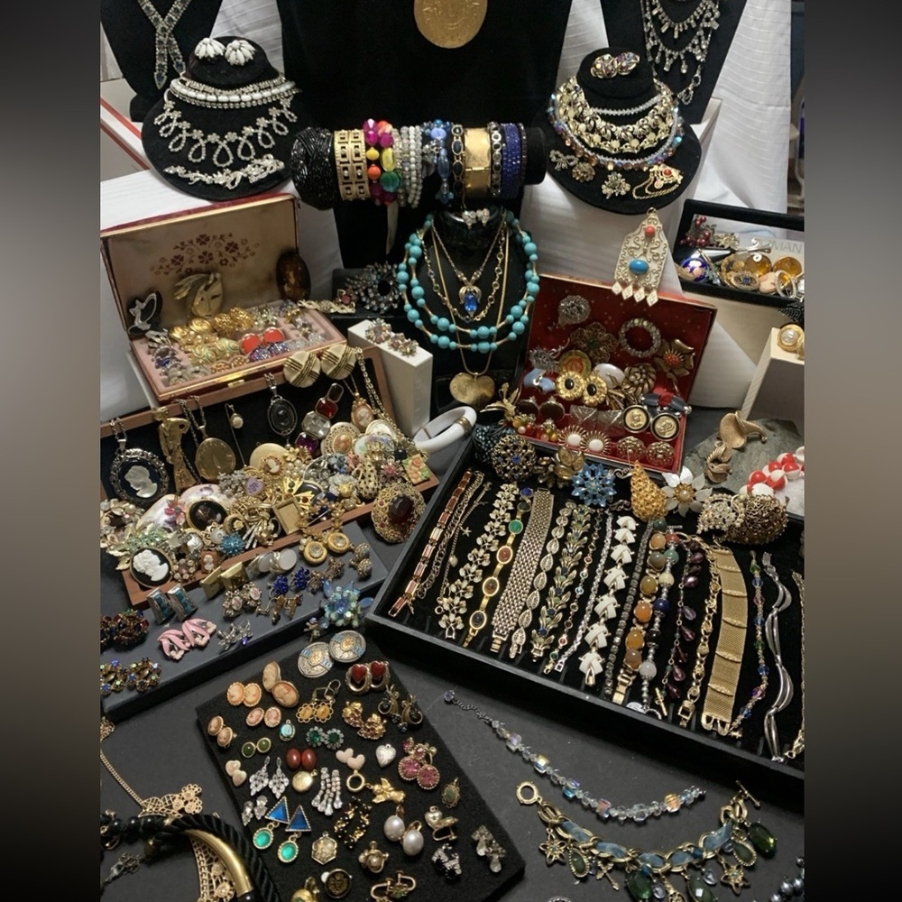 10 Piece Curated Jewelry Collection | Gold, Silver, Pearls & Rhinestone Mix - Picture 3 of 12